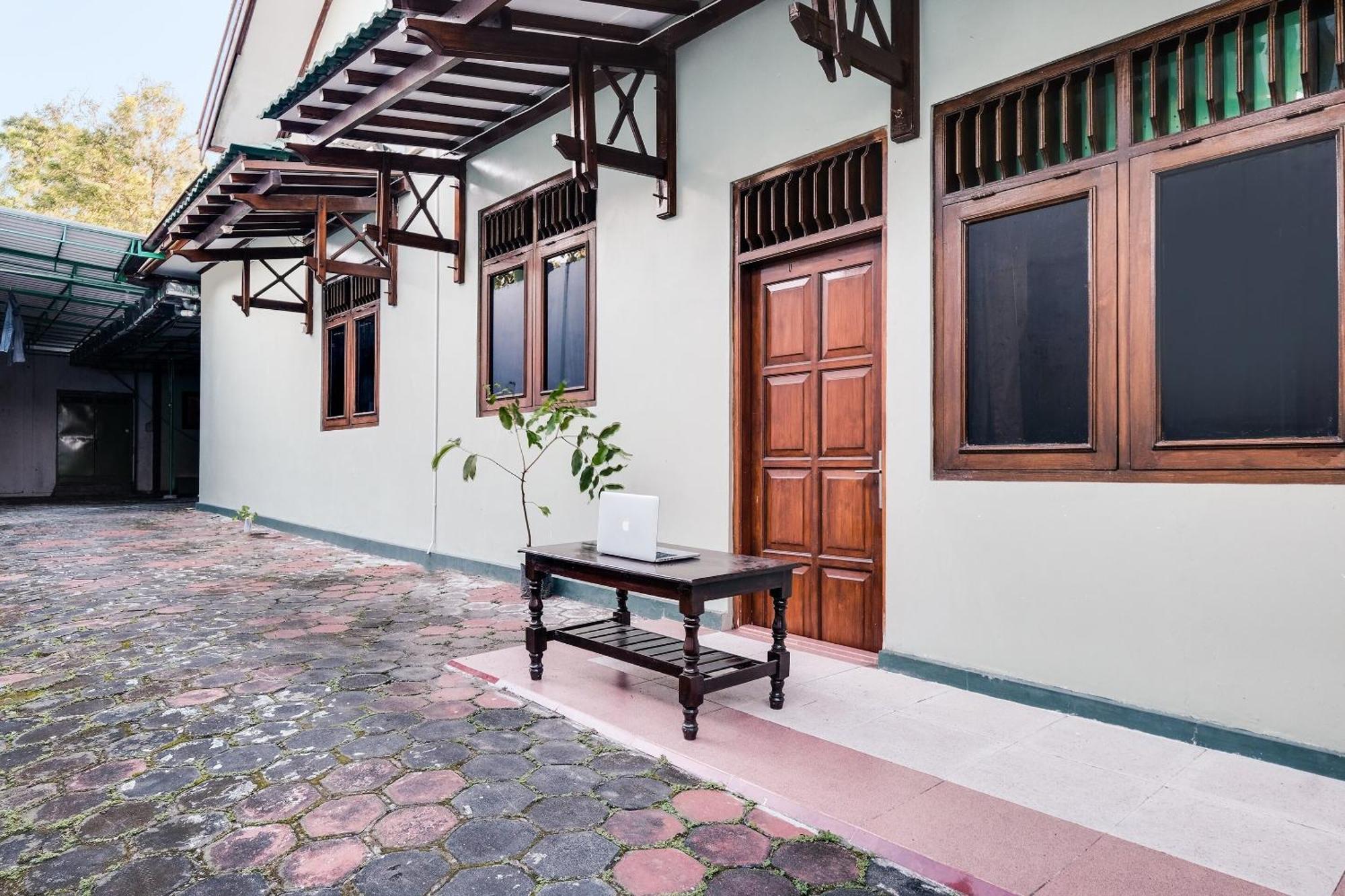 Spot On 92068 Pudja Kesuma Homestay Syariah Yogyakarta Exteriör bild