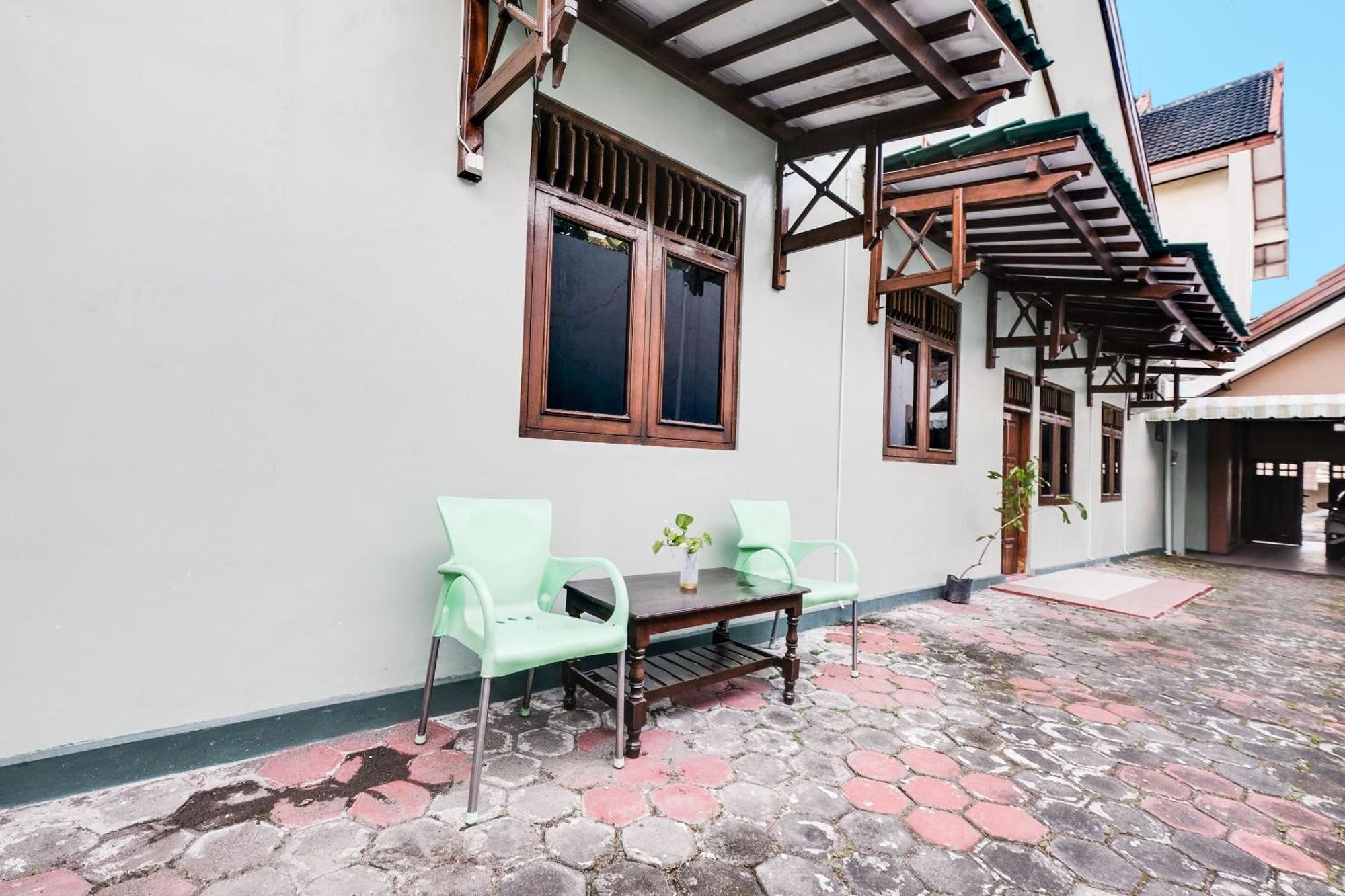 Spot On 92068 Pudja Kesuma Homestay Syariah Yogyakarta Exteriör bild